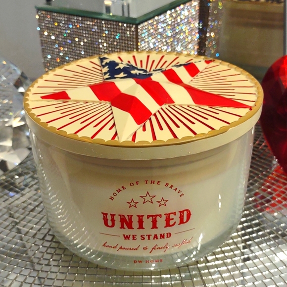 Home of the brave USA 3 Wick candle FLAG DW United we Stand American Pride Maga - Picture 1 of 5